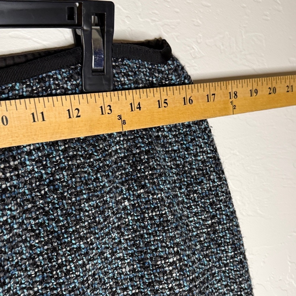 Chic Black Tweed Pencil Skirt - Picture 3 of 6